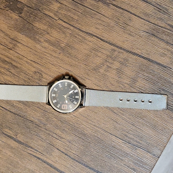 Watch - Picture 2 of 3